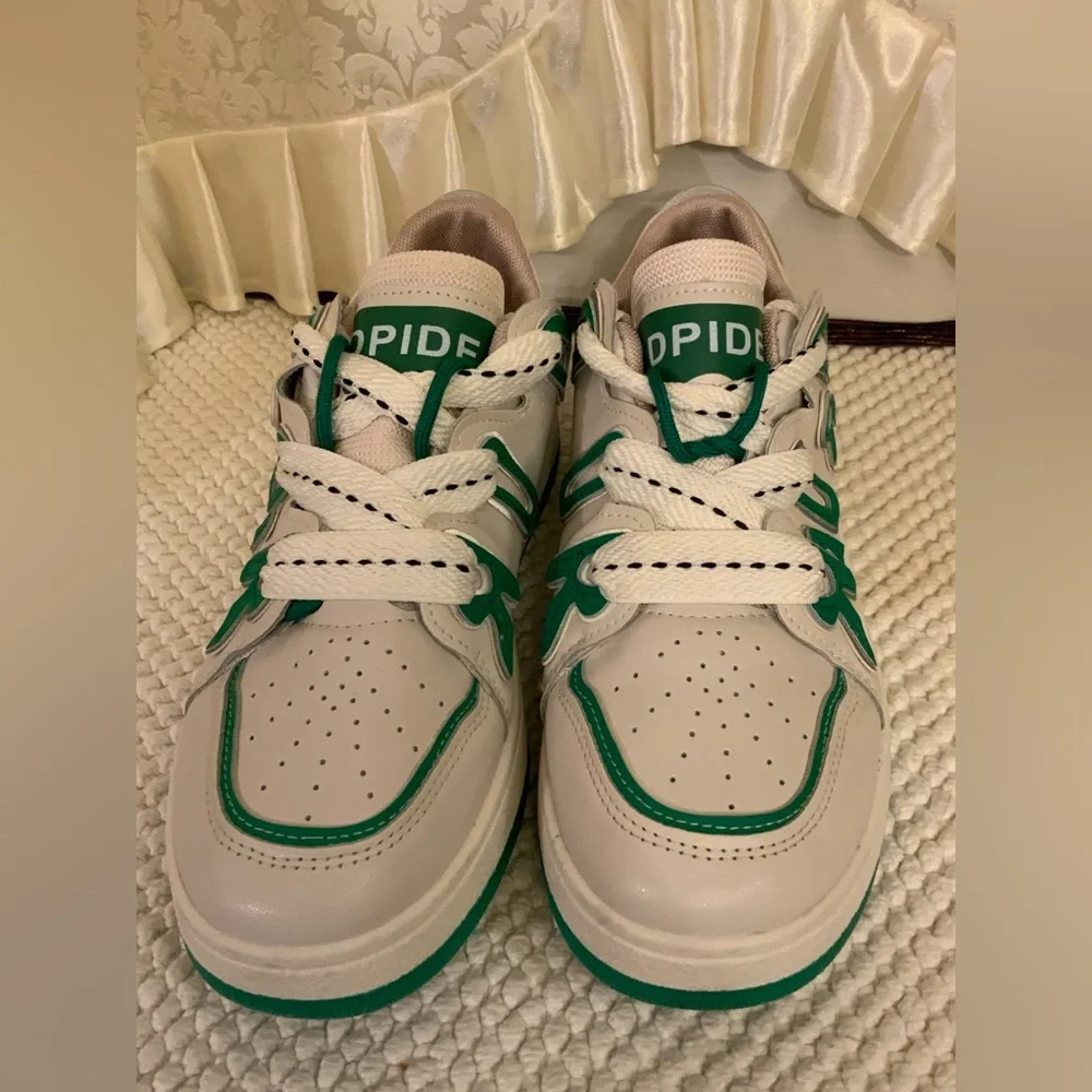 SKATE SHOES